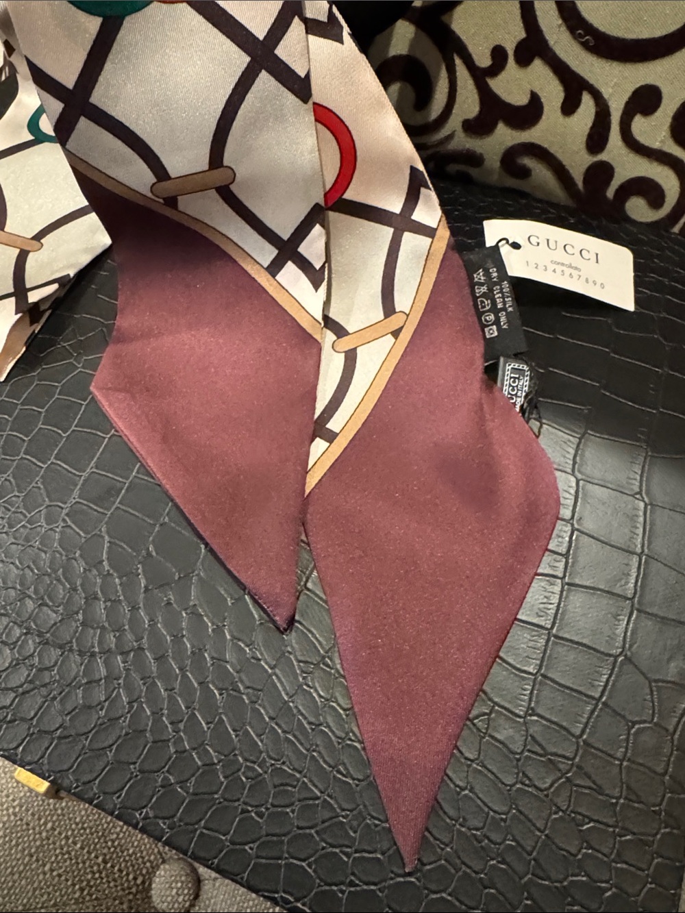 NEW Gucci 100% Silk Twillie Scarf Tie - Picture 2 of 11